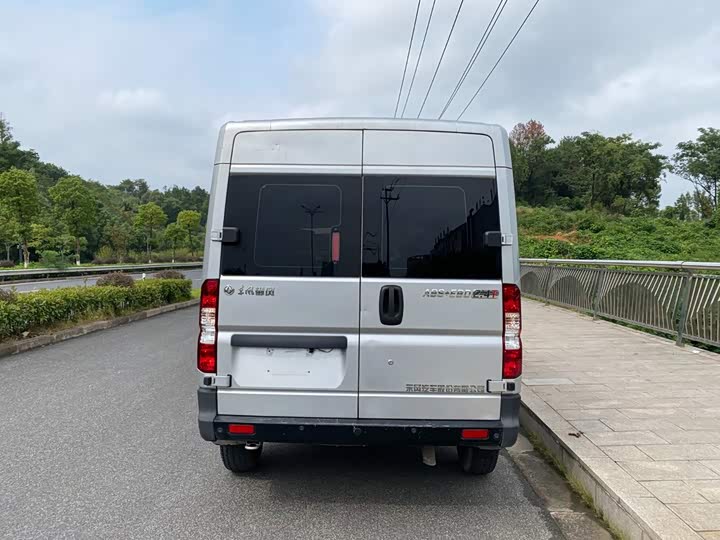 Yufeng 2021 2.4T FWD Logistics Van Short Wheelbase Medium Roof 5-9 Seats National VI YCY24140-60A - zdjęcie 15