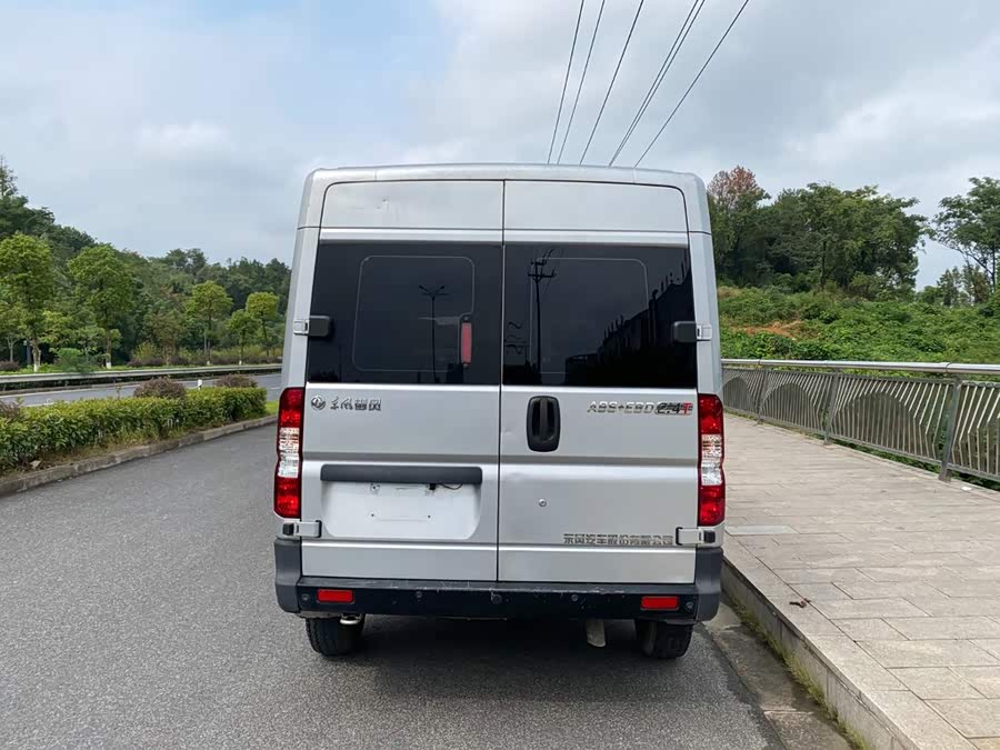 Yufeng 2021 2.4T FWD Logistics Van Short Wheelbase Medium Roof 5-9 Seats National VI YCY24140-60A - zdjęcie 5