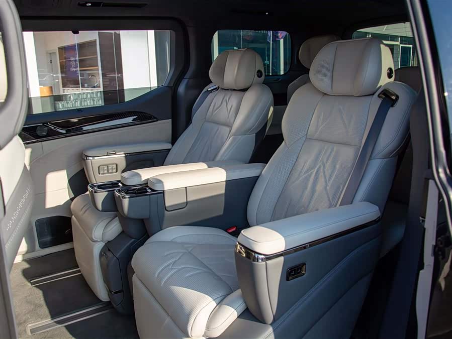 Zeekr 009 2024 6-Seater Executive 4WD 108kWh - zdjęcie 12