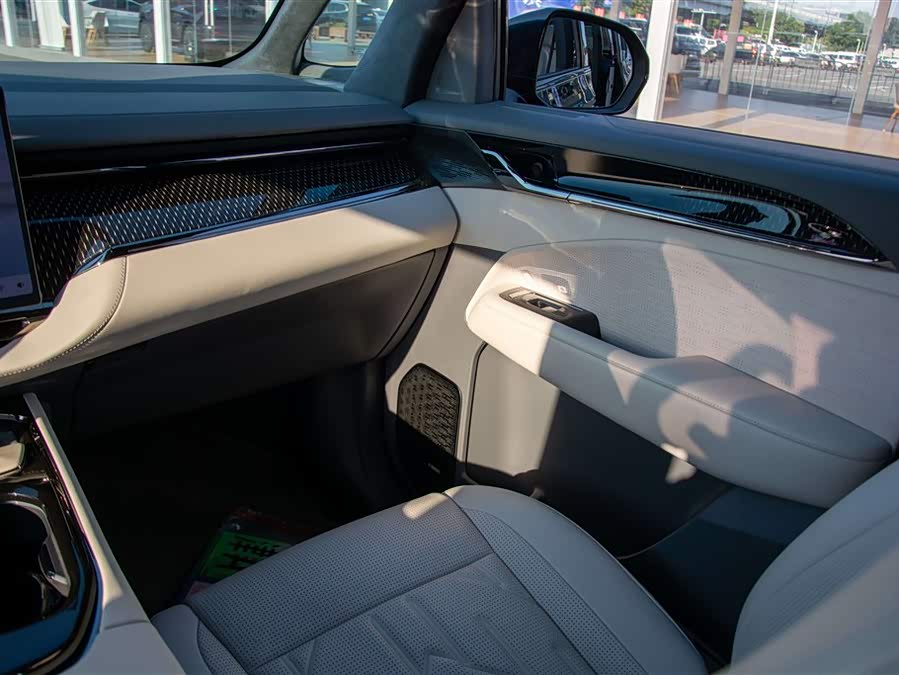 Zeekr 009 2024 6-Seater Executive 4WD 108kWh - zdjęcie 19
