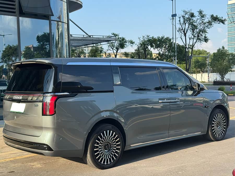 Zeekr 009 2024 6-Seater Executive 4WD 140kWh - zdjęcie 6